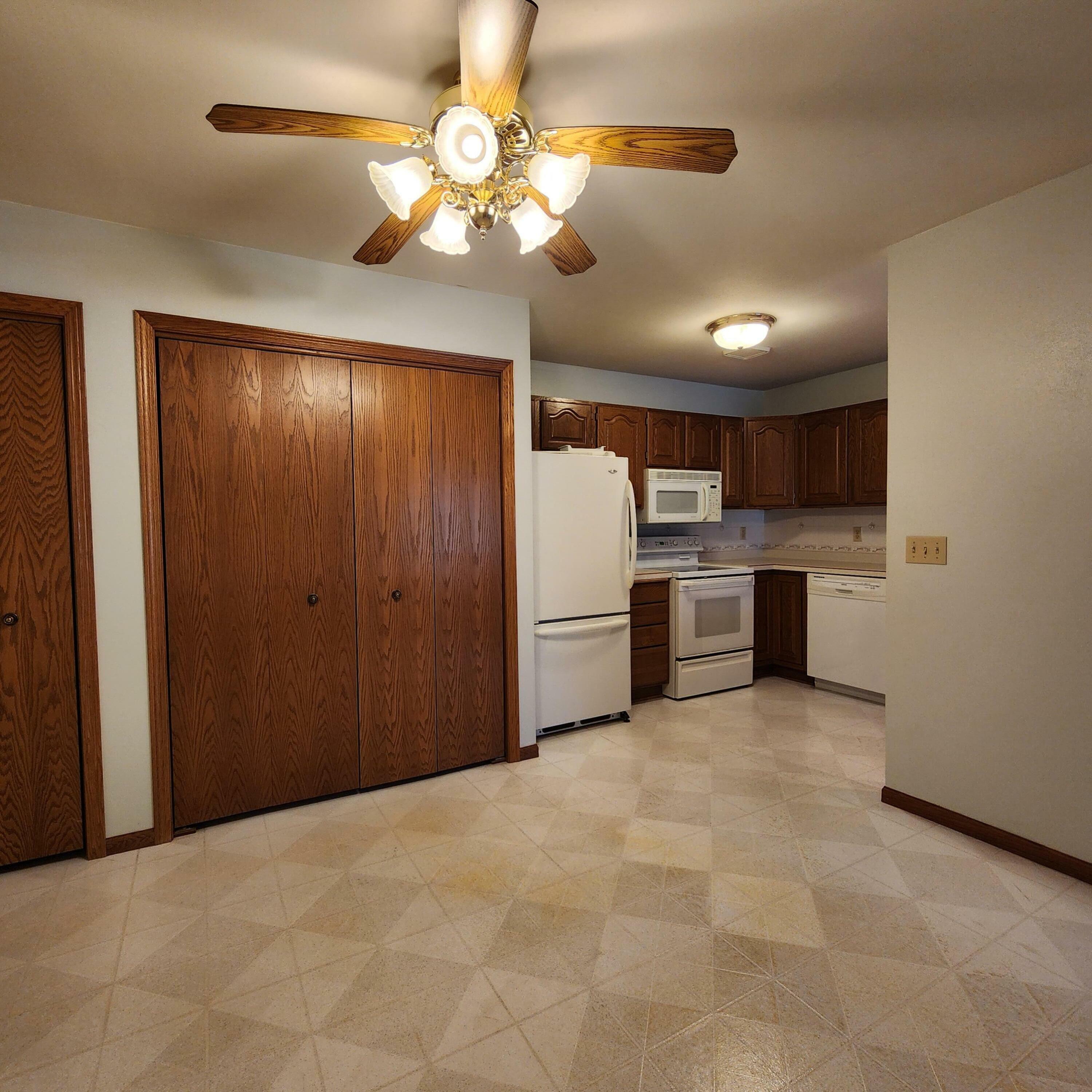 Property Photo:  259 Minz Park Cir 1  WI 53095 