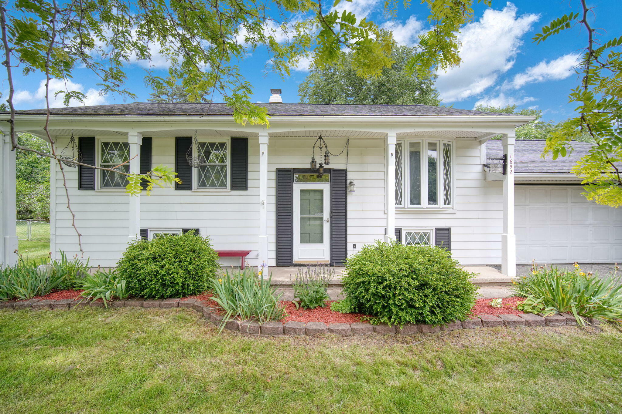 Property Photo:  1652 Foye Drive  MI 49203 