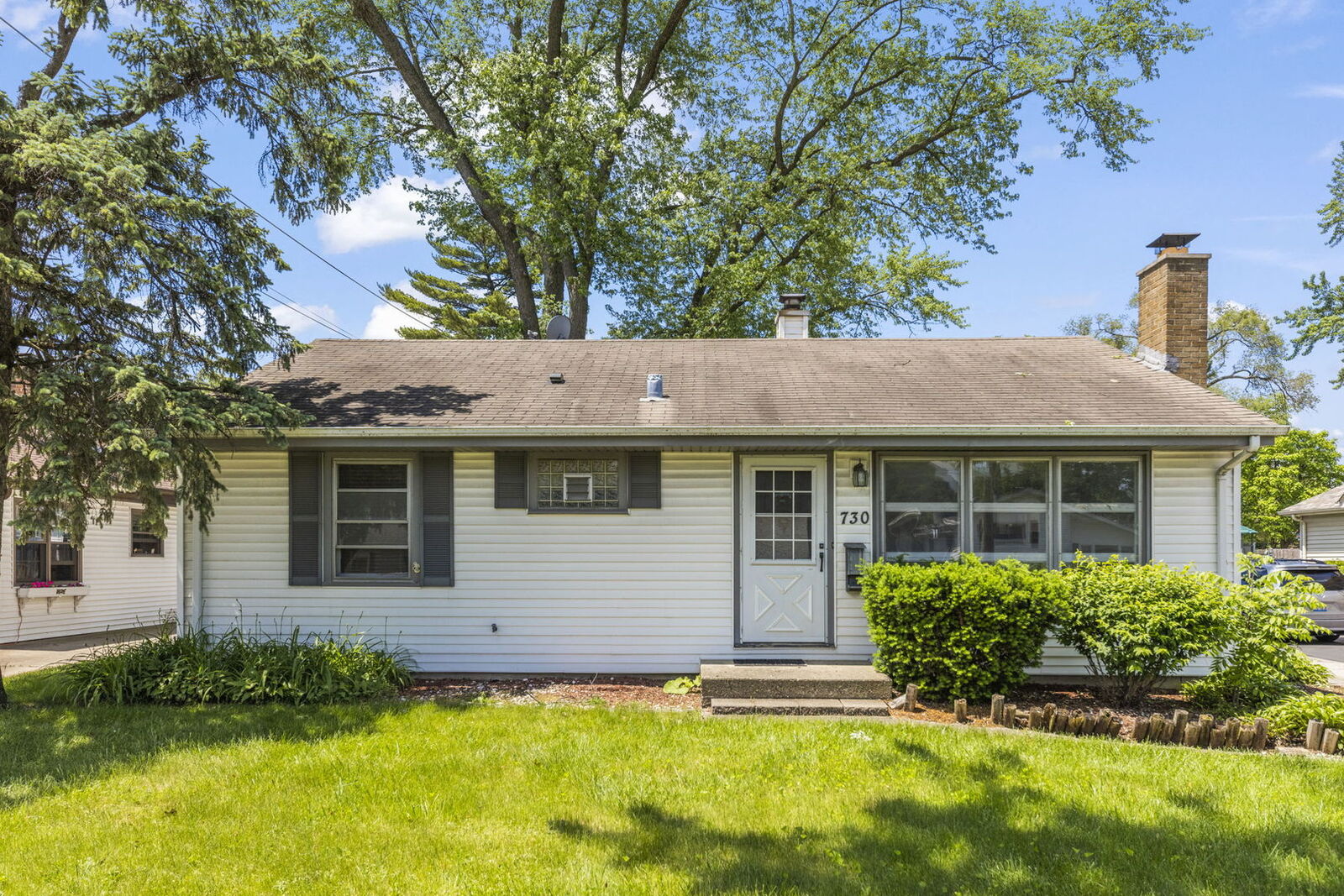 Property Photo: 730 N Elizabeth Street IL 60148