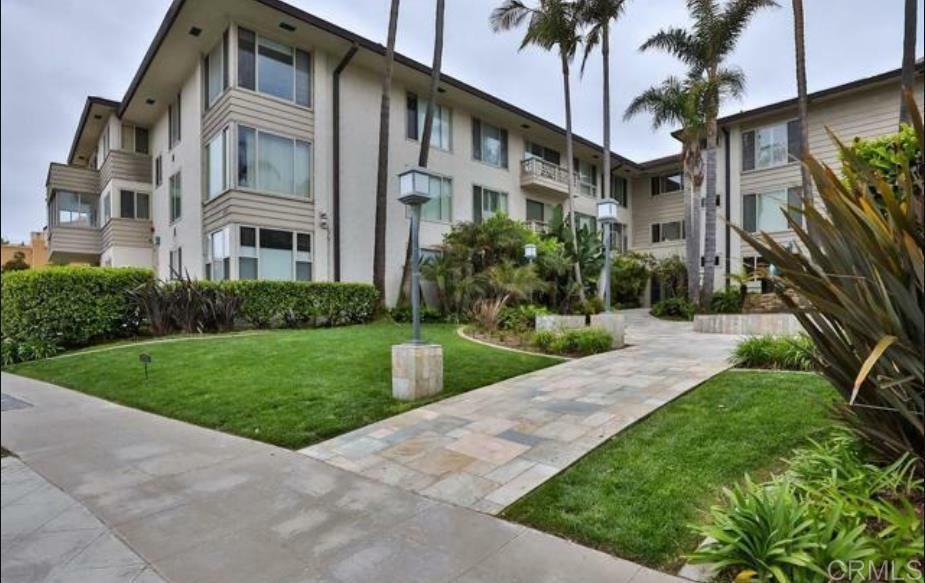 Property Photo:  220 Coast Boulevard 2M  CA 92037 