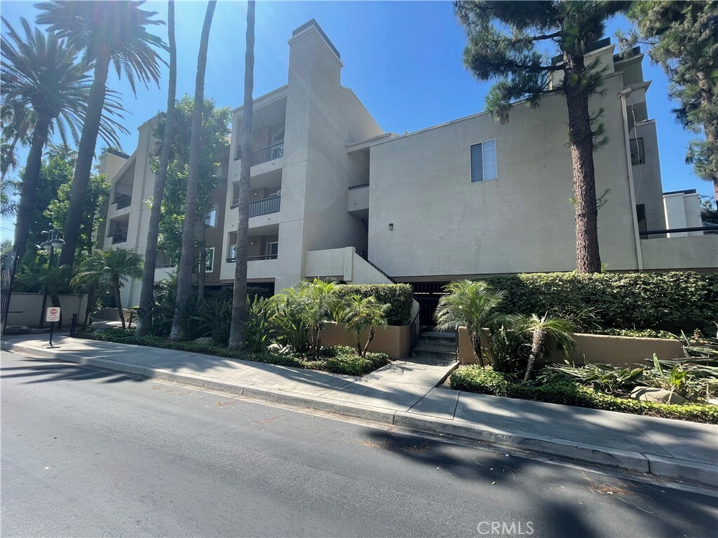 Property Photo:  5535 Canoga Avenue 322  CA 91367 