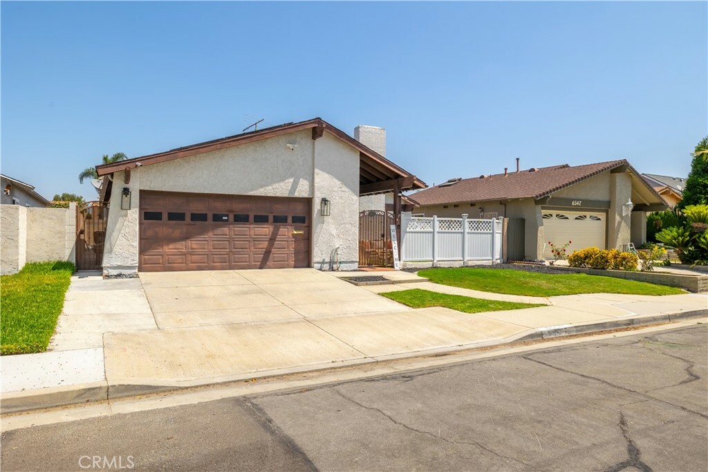 Property Photo:  6537 Reefton Avenue  CA 90630 