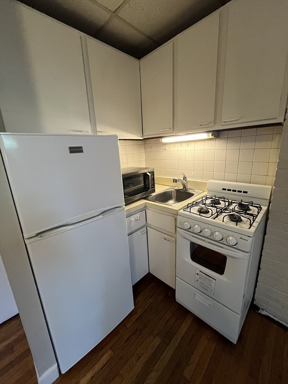 Property Photo:  120 Charles Street 10  MA 02114 