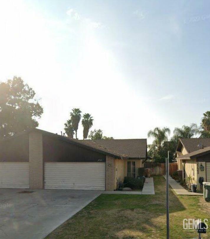 Property Photo:  2725 Agate Street  CA 93304 