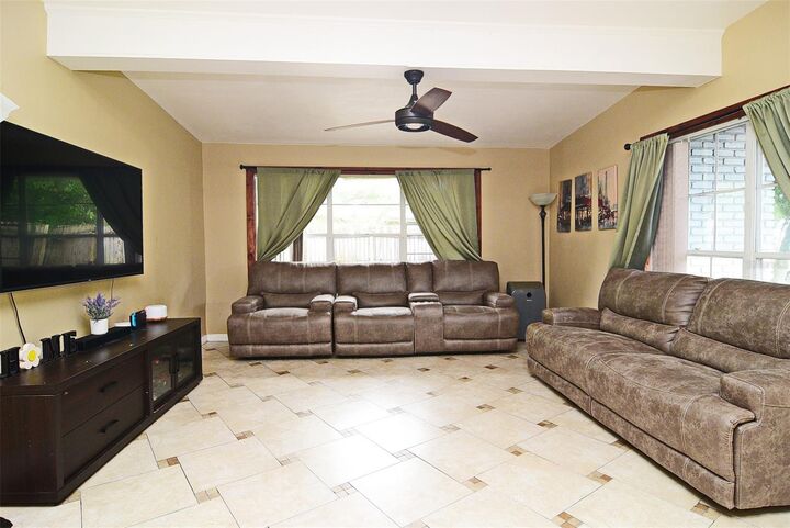 Property Photo:  102 W Woodland Drive  FL 32773 
