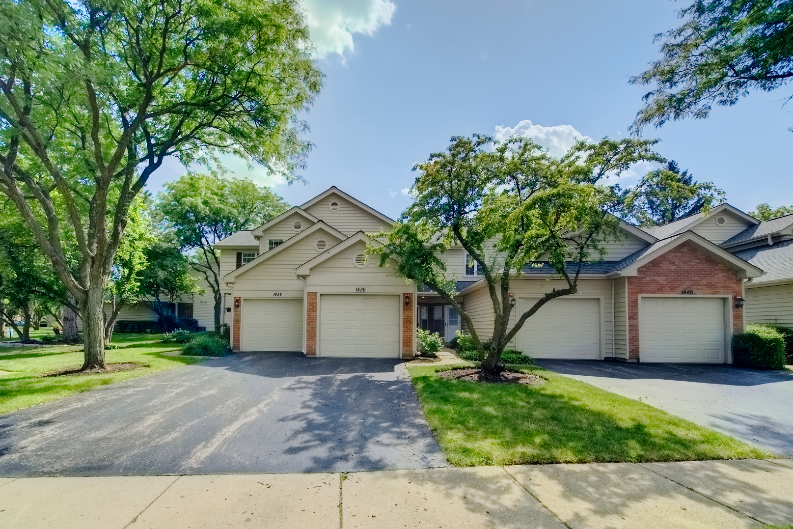 Property Photo:  1436 Fairway Drive  IL 60139 