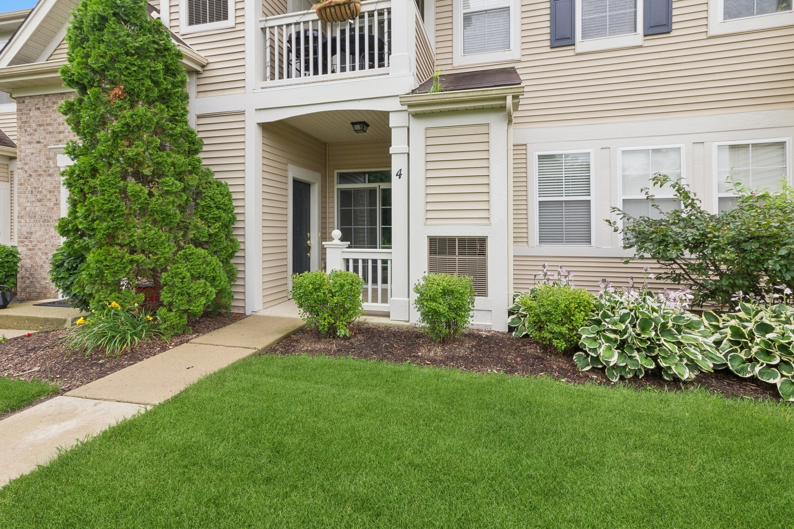 Property Photo:  2250 Aurora Drive 4  IL 60140 