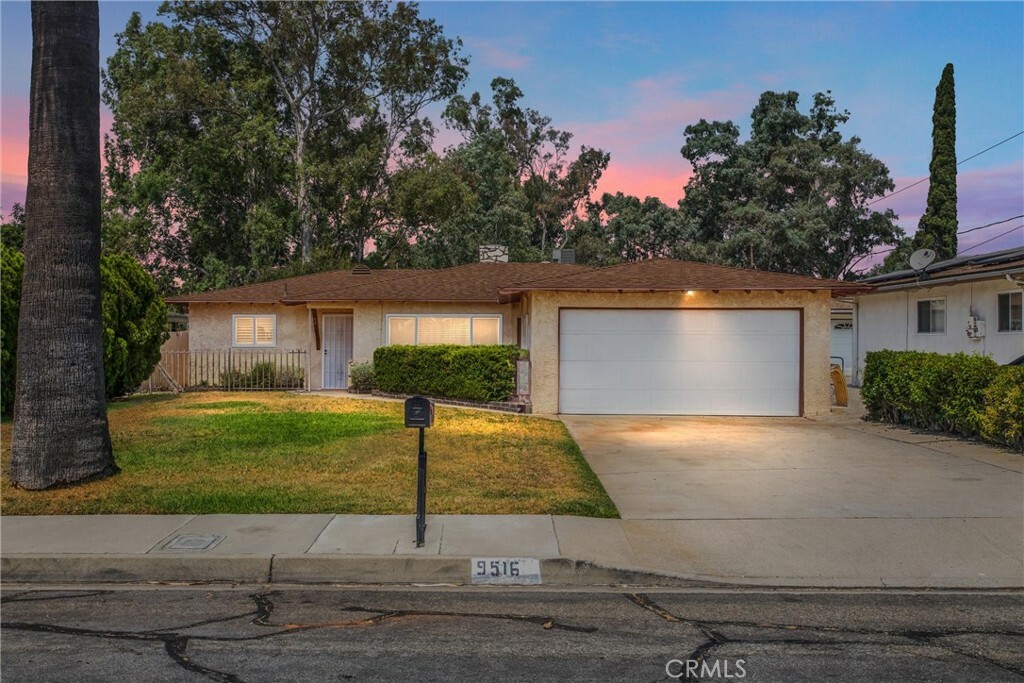 Property Photo:  9516 Acacia Avenue  CA 92335 