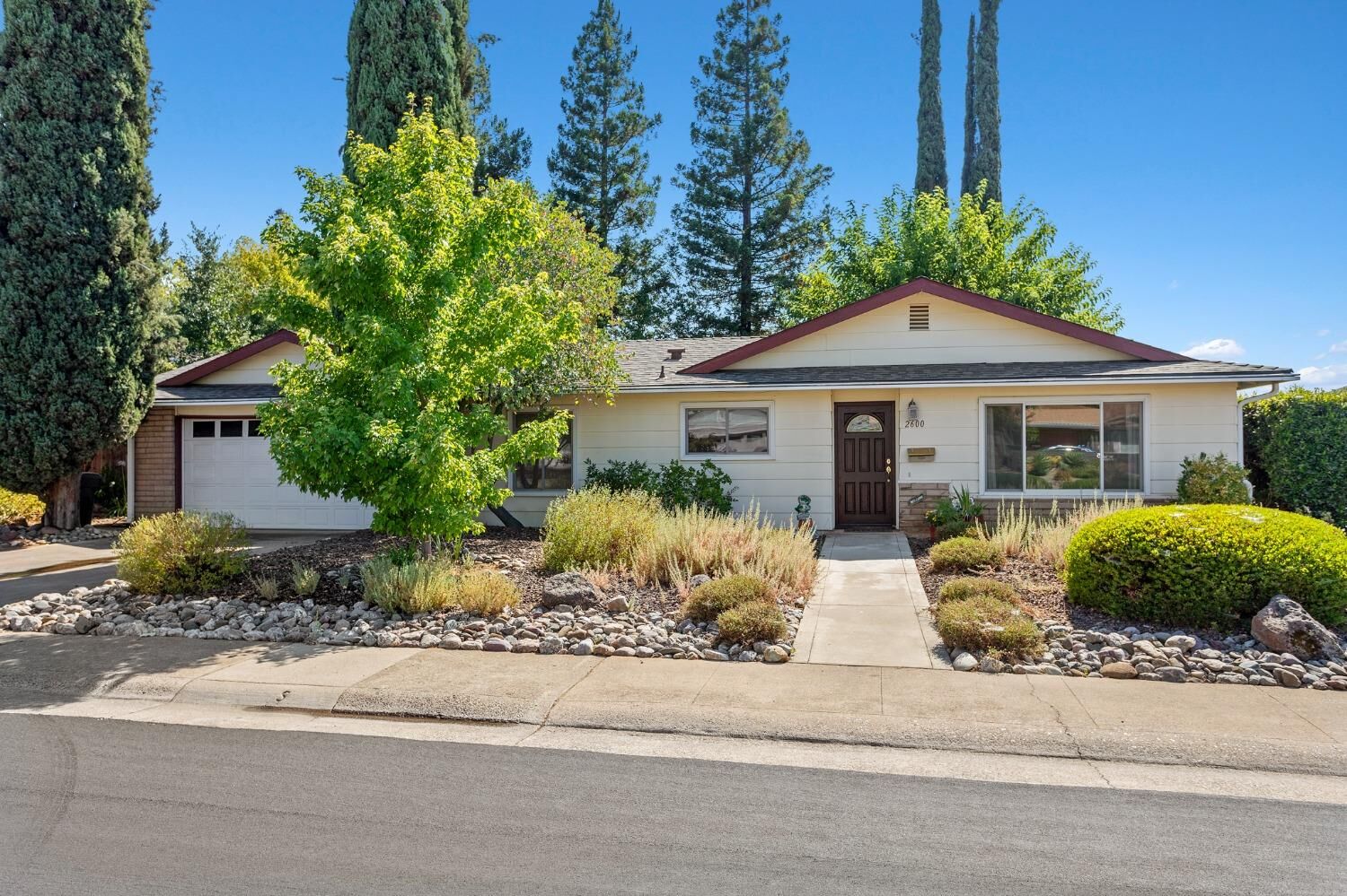 Property Photo: 2600 Don Juan Drive CA 95670