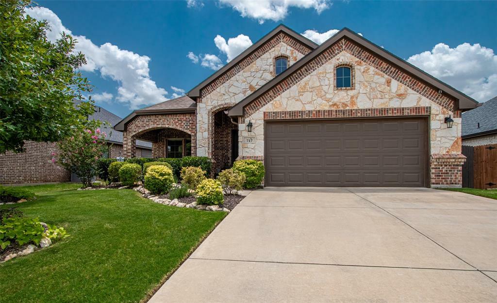 Property Photo:  717 Ravenwood Drive  TX 76179 