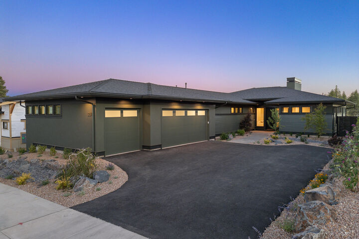 Property Photo: 1251 NW Stanhope Way Lot 250 OR 97703