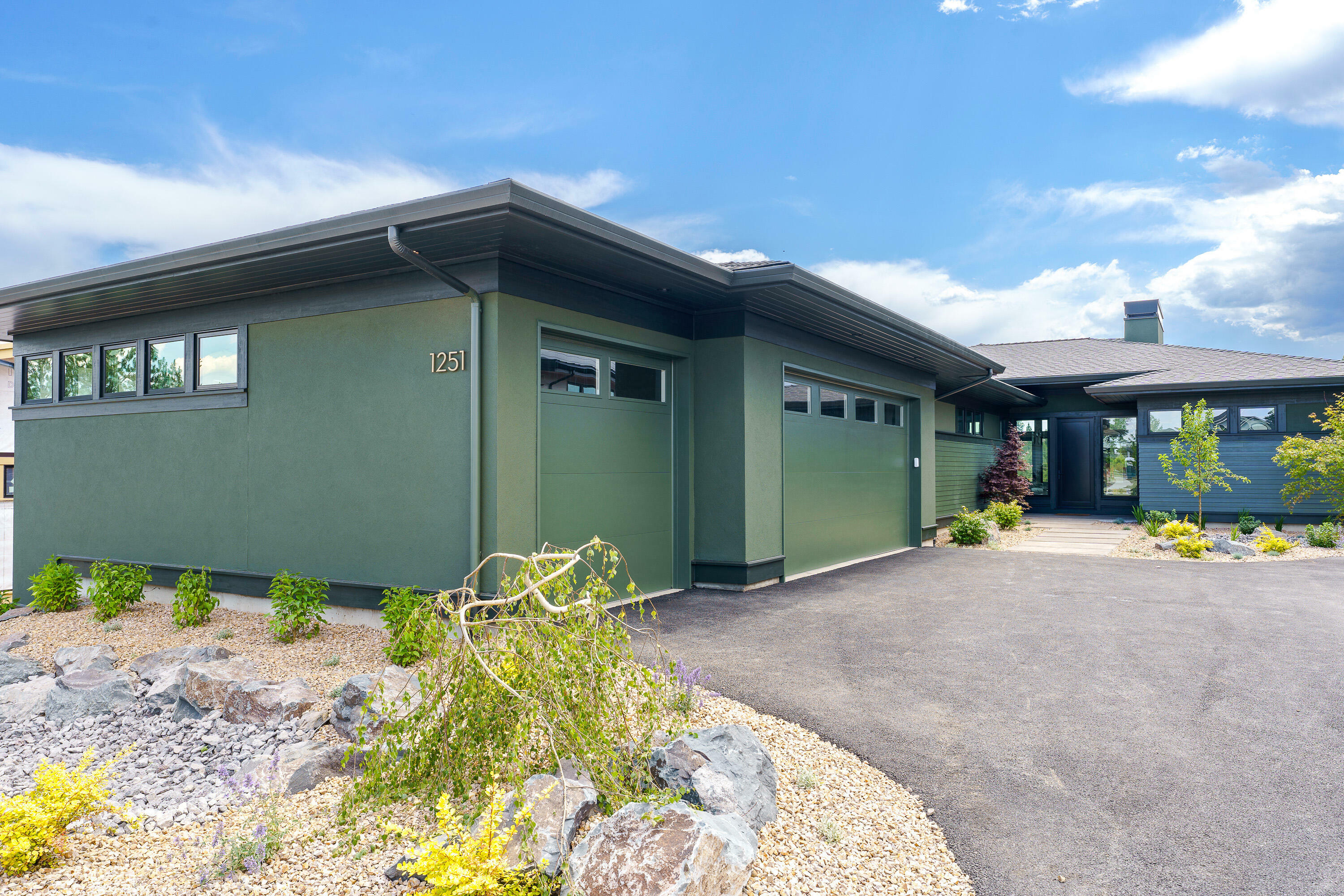 Property Photo: 1251 NW Stanhope Way Lot 250 OR 97703