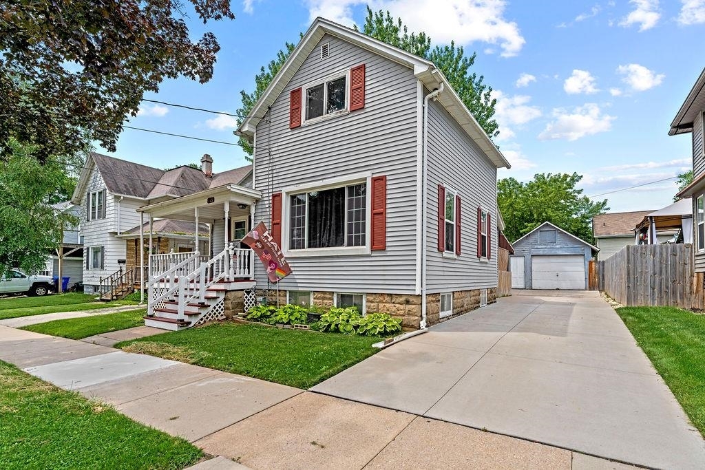 Property Photo:  915 N Durkee Street  WI 54911 