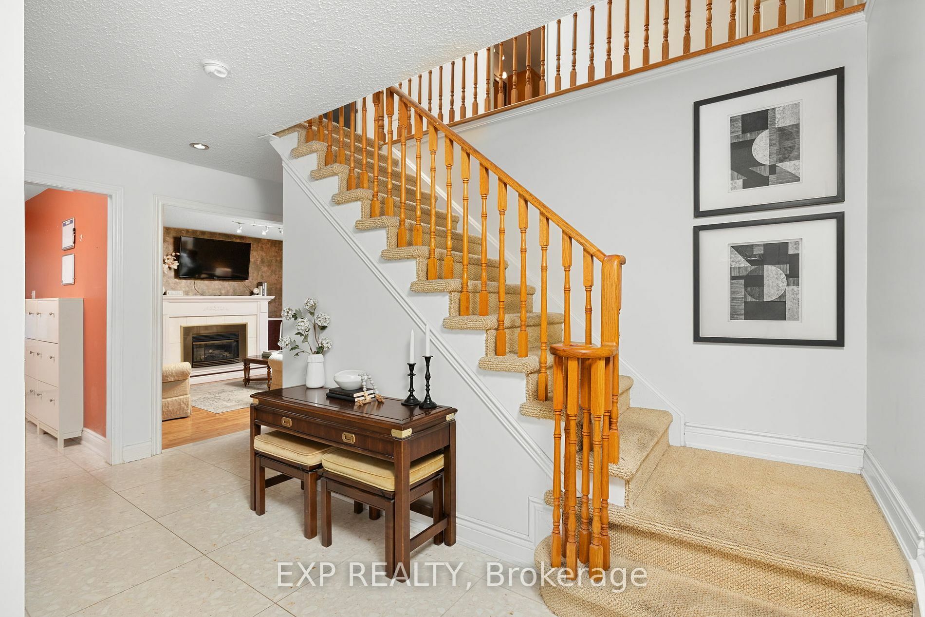 Property Photo:  981 Valdese Dr  ON L5C 2Z5 