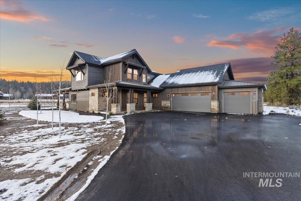 Property Photo:  8 Wakerrobin Cir  ID 83638 