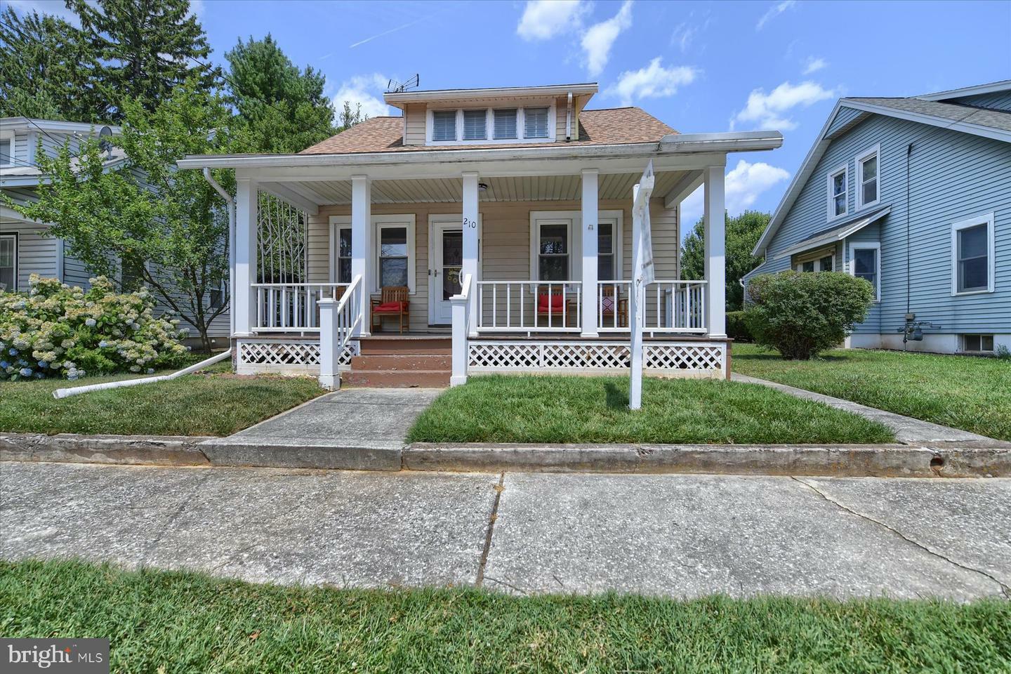 210 W Maplewood Avenue  Mechanicsburg PA 17055 photo