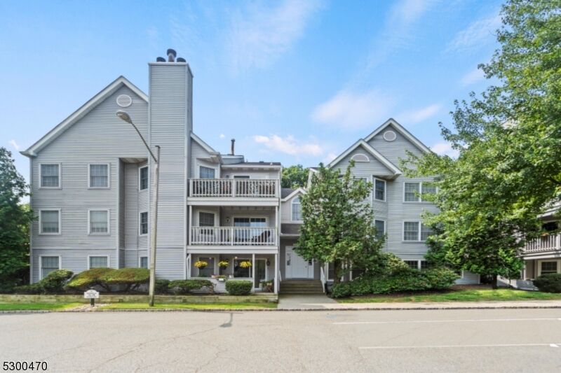 Property Photo:  73 Quartz Ln 73  NJ 07501 