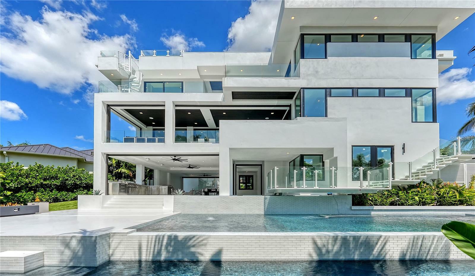 Property Photo: 1610 N Lodge Drive FL 34239