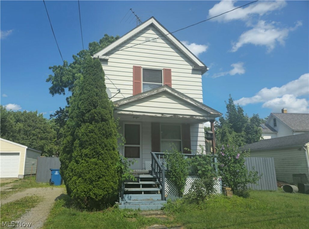 Property Photo:  607 North Avenue  OH 44420 