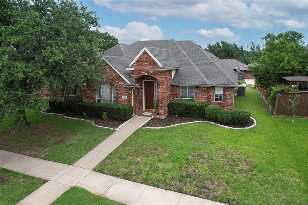 Property Photo: 134 London Way TX 75019