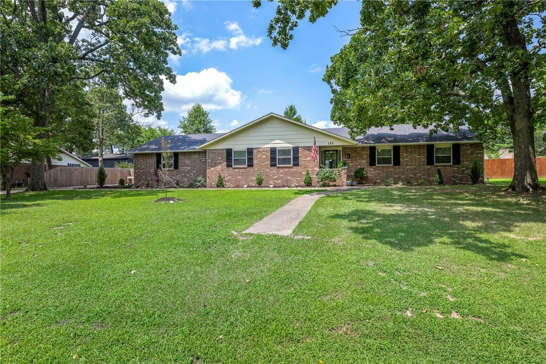 Property Photo:  102 Edgewood Avenue  AR 72764 