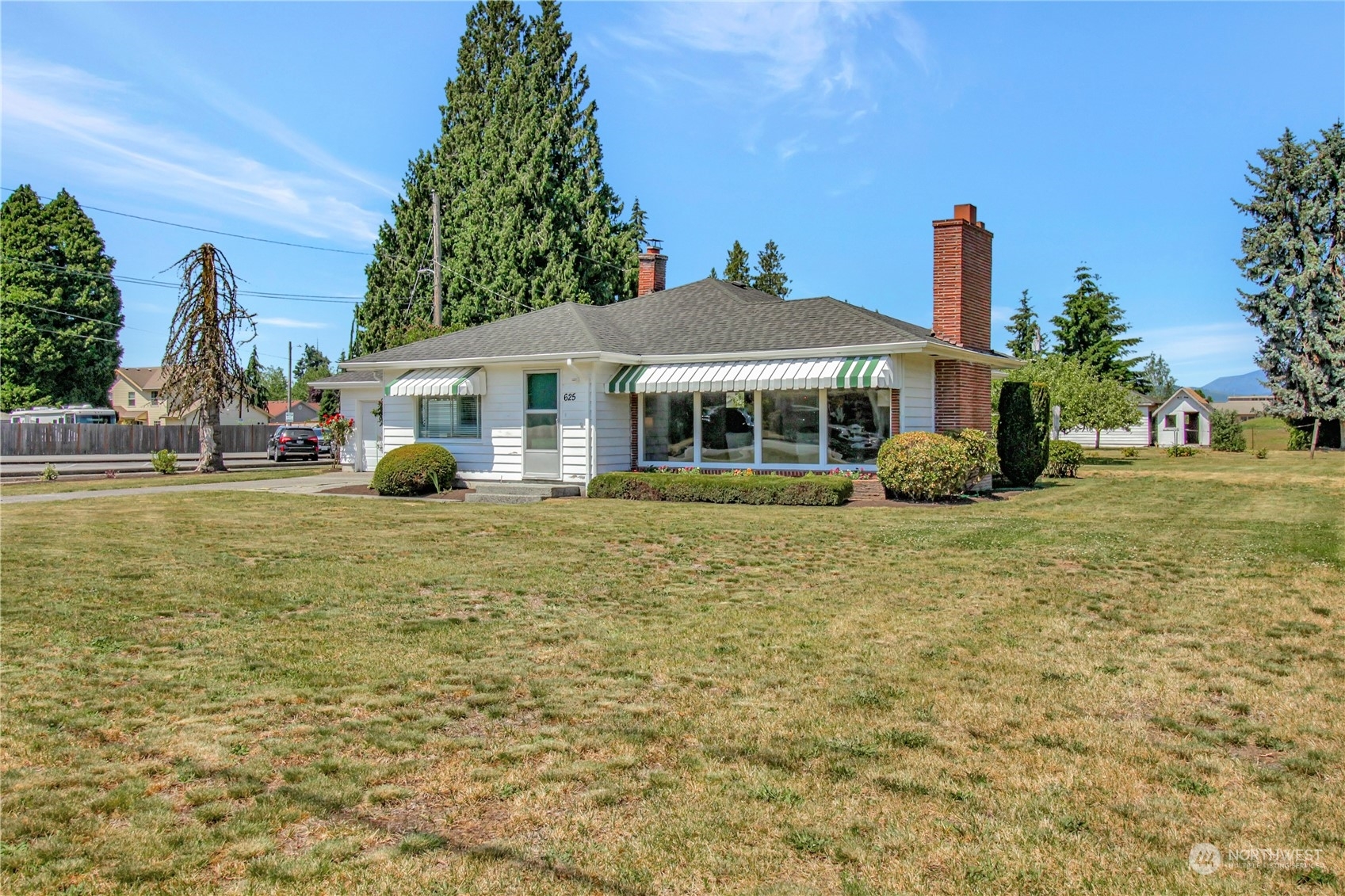 Property Photo:  625 E Highland Drive  WA 98223 