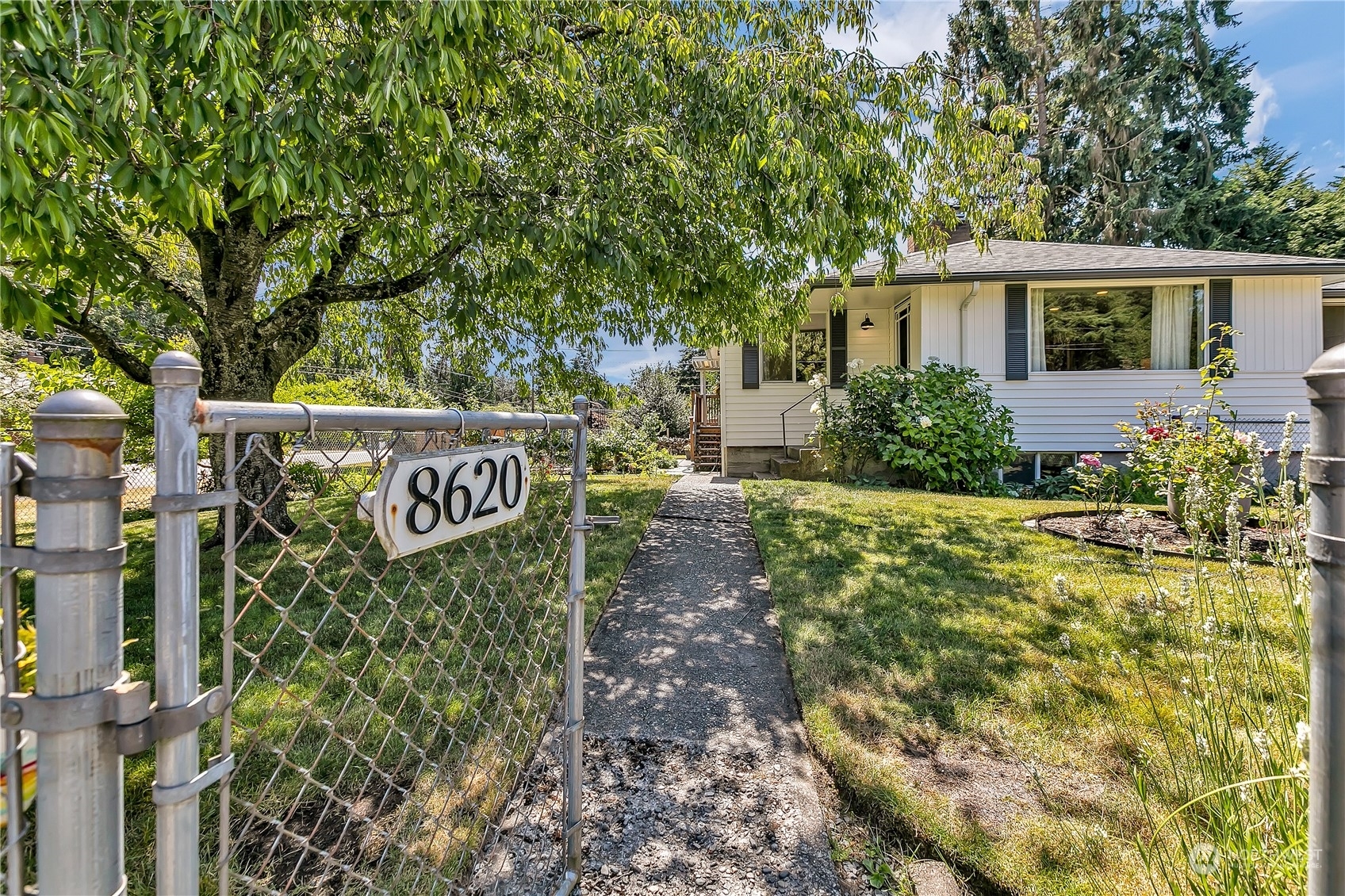 Property Photo:  8620 222nd Street SW  WA 98026 