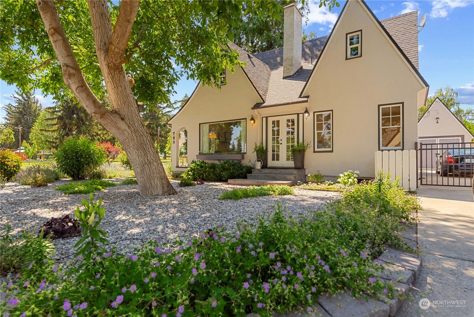 Property Photo:  2 Furney St  WA 98801 