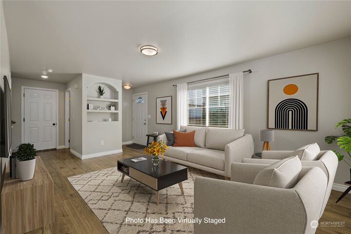 Property Photo:  702 Lois Lane  WA 98294 