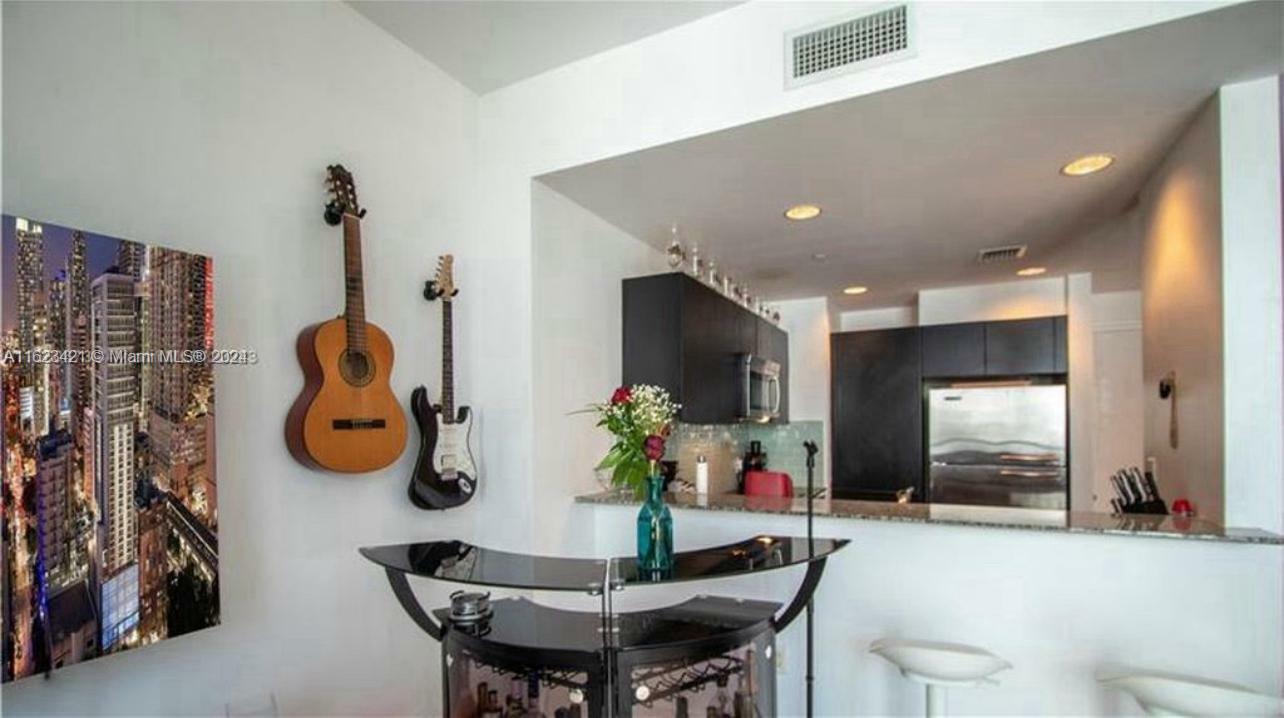 Property Photo:  1050 Brickell Ave 3322  FL 33131 