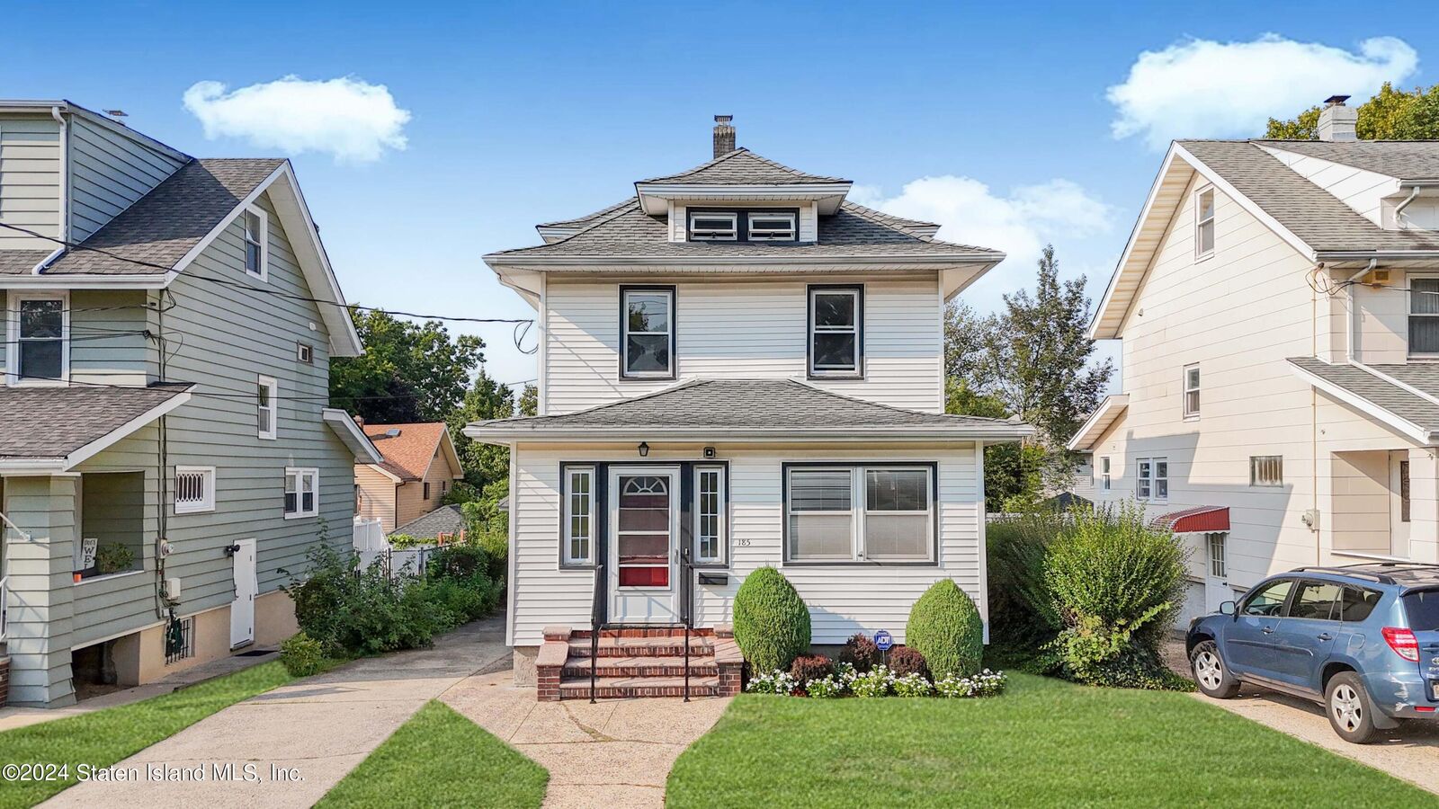 Property Photo:  185 Utter Avenue  NY 10314