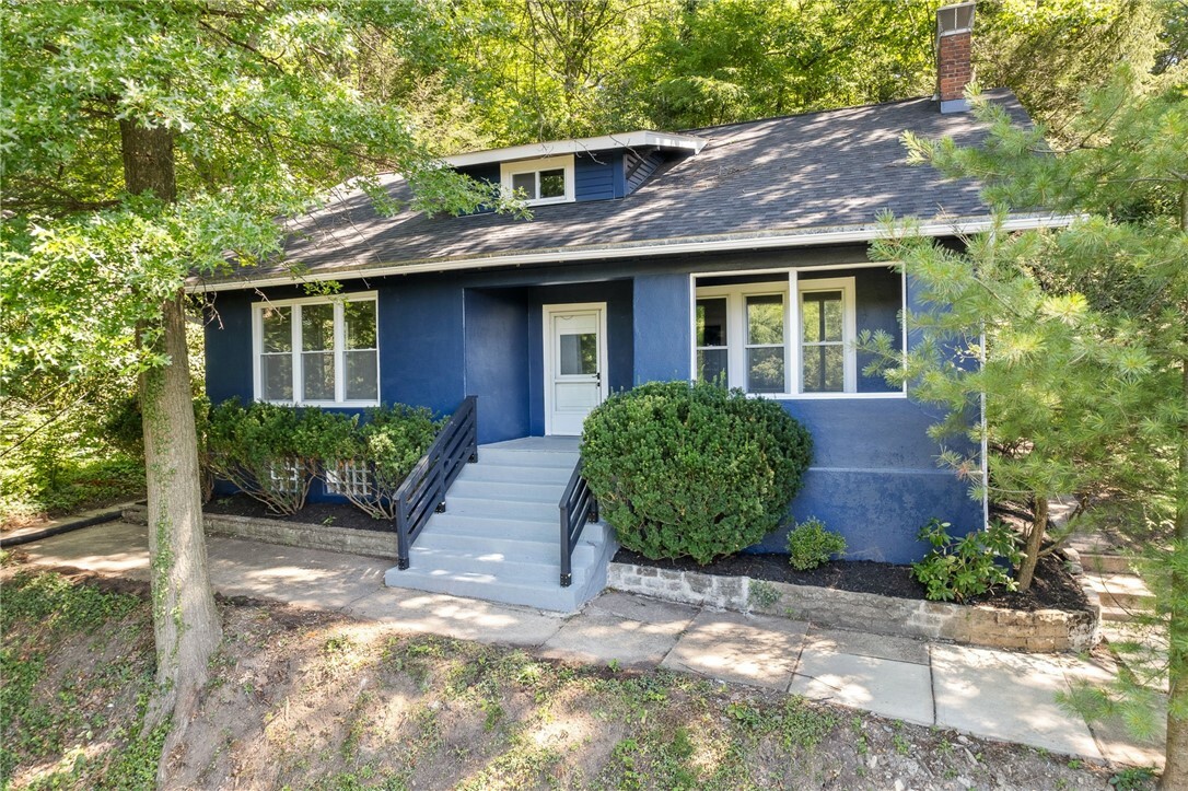 Property Photo:  2 Rosslyn Rd  PA 15106 