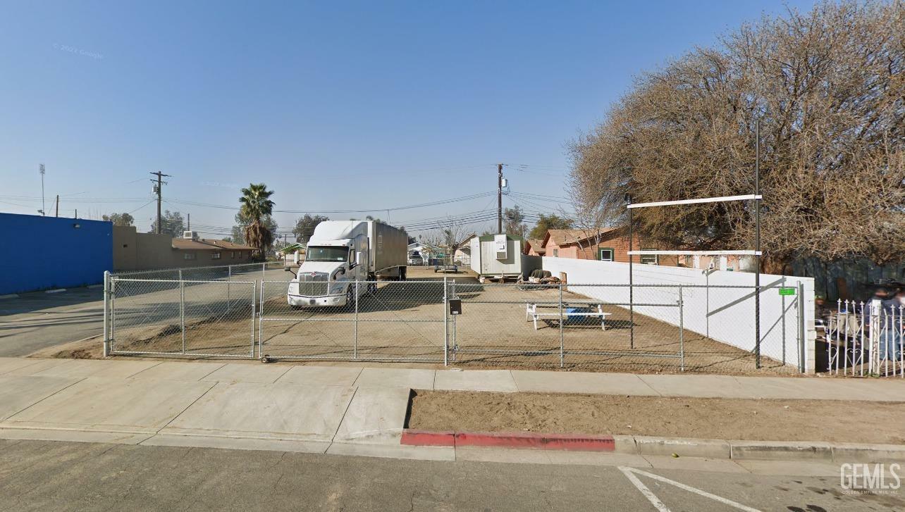 Property Photo:  0 1117 Glenwood St  CA 93215 