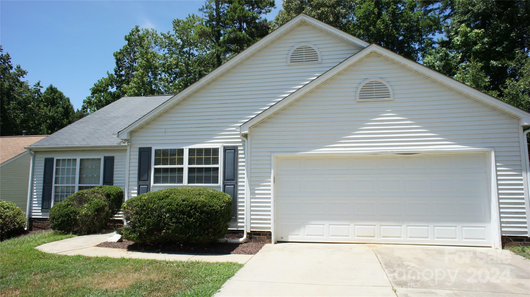 Property Photo:  2146 Mallard Green Place  NC 28262 