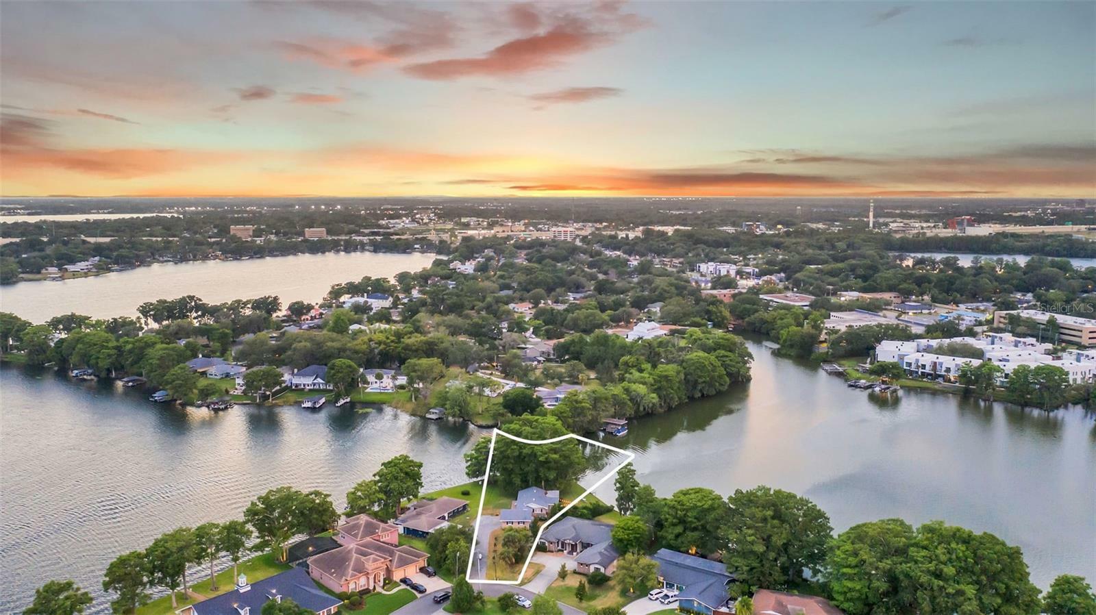 Property Photo: 571 Lake Front Boulevard FL 32789