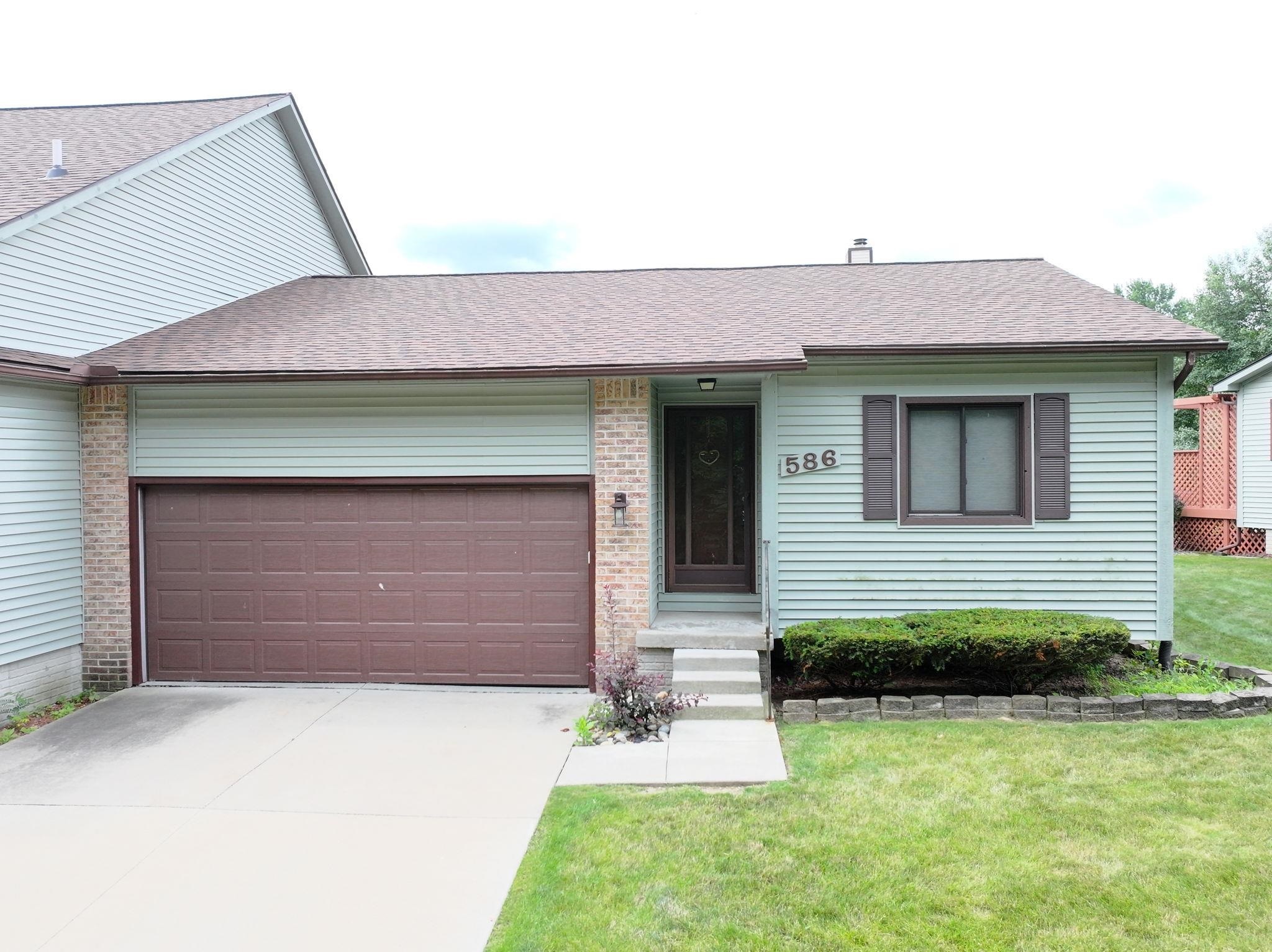 Property Photo:  586 Oakbrook Circle  MI 48433 