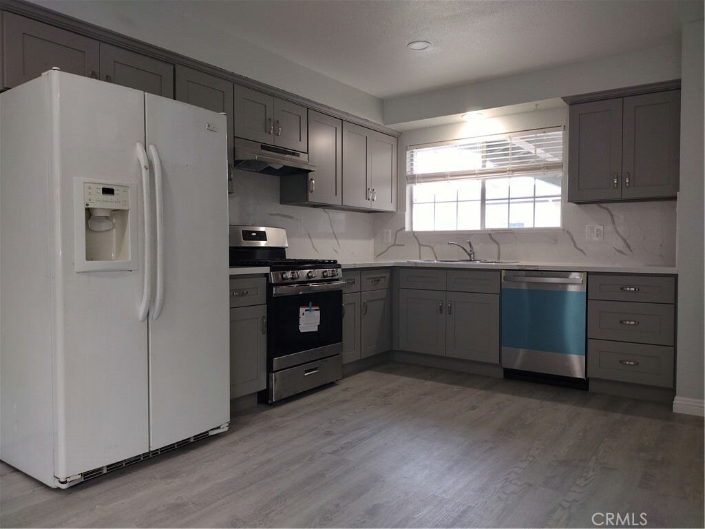 Property Photo:  530 W Parkwood Avenue  CA 90631 