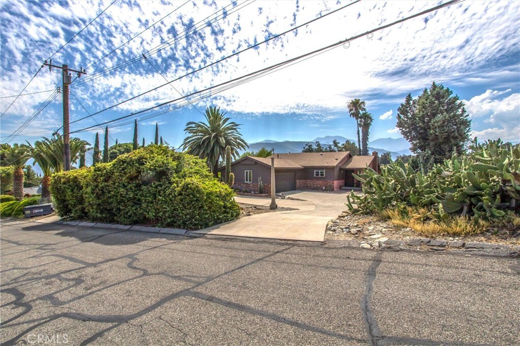 Property Photo: 870 Kimbark Avenue CA 92407