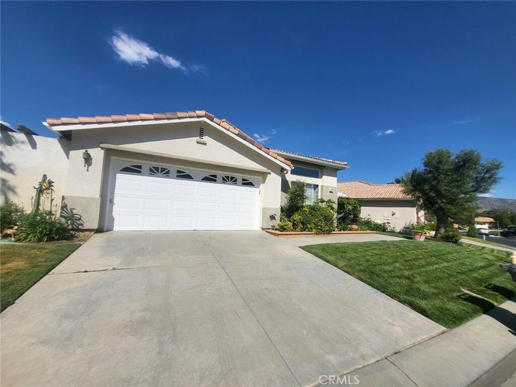 Property Photo:  756 Twin Hills Drive  CA 92220 