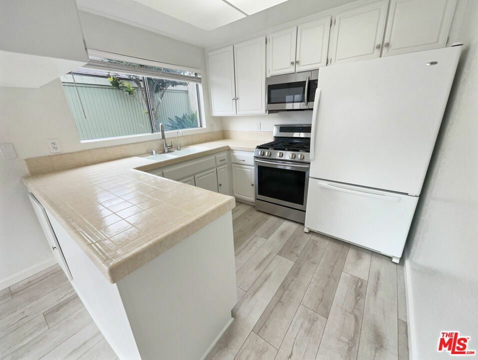 Property Photo:  22533 S Vermont Avenue 54  CA 90502 