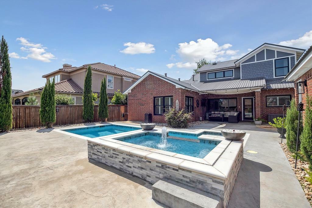 Property Photo: 2106 Castle Creek Drive TX 76063