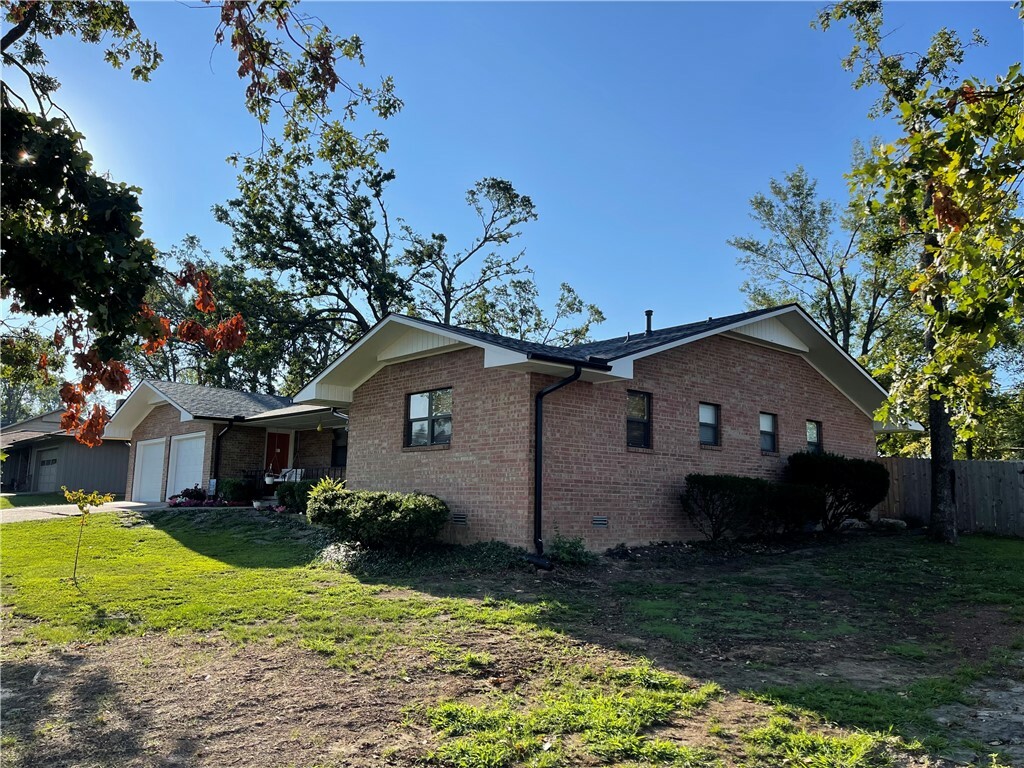 Property Photo:  1304 W Birch Drive  AR 72758 