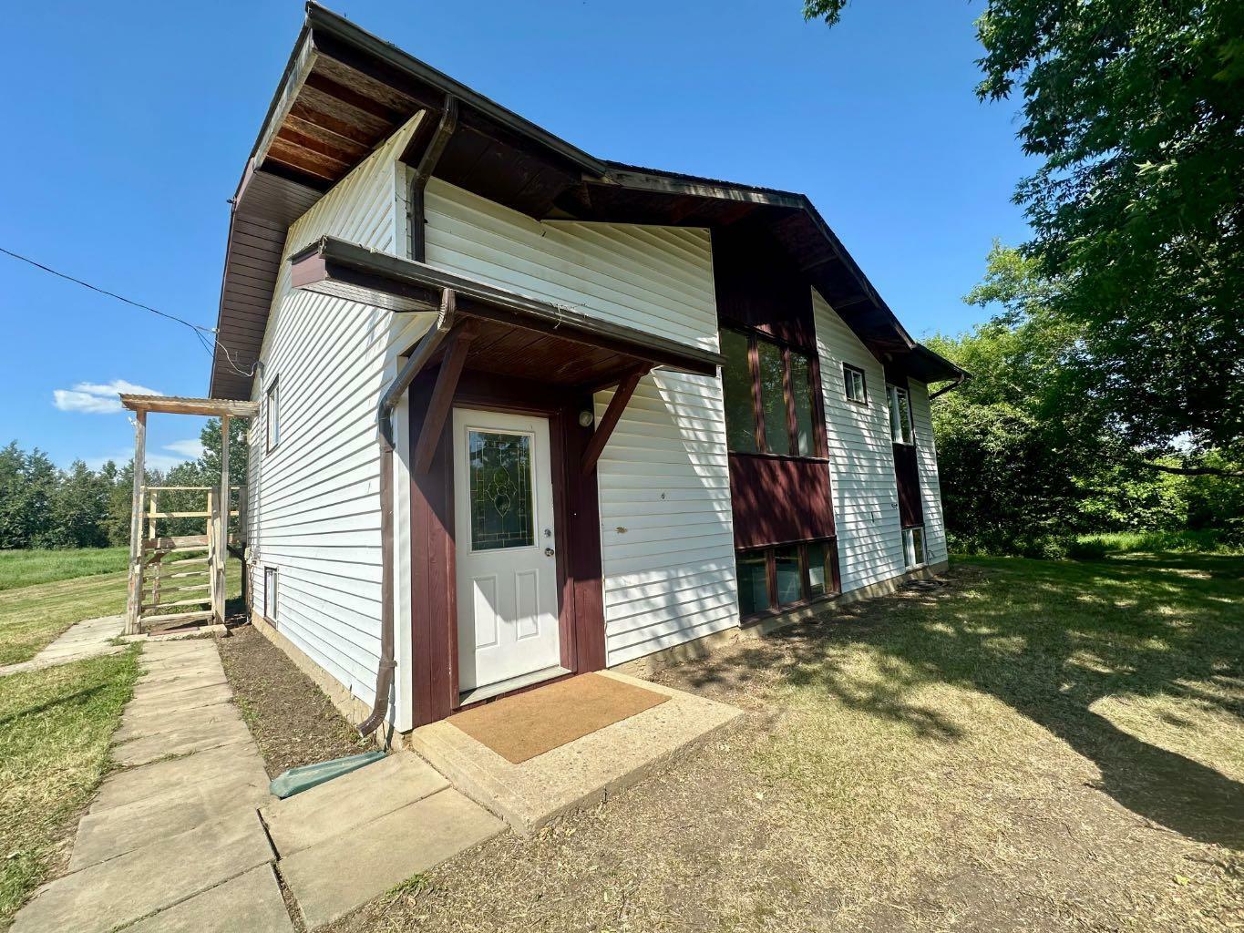 Property Photo:  171064 Twp Rd 682  AB T0A 0E0 