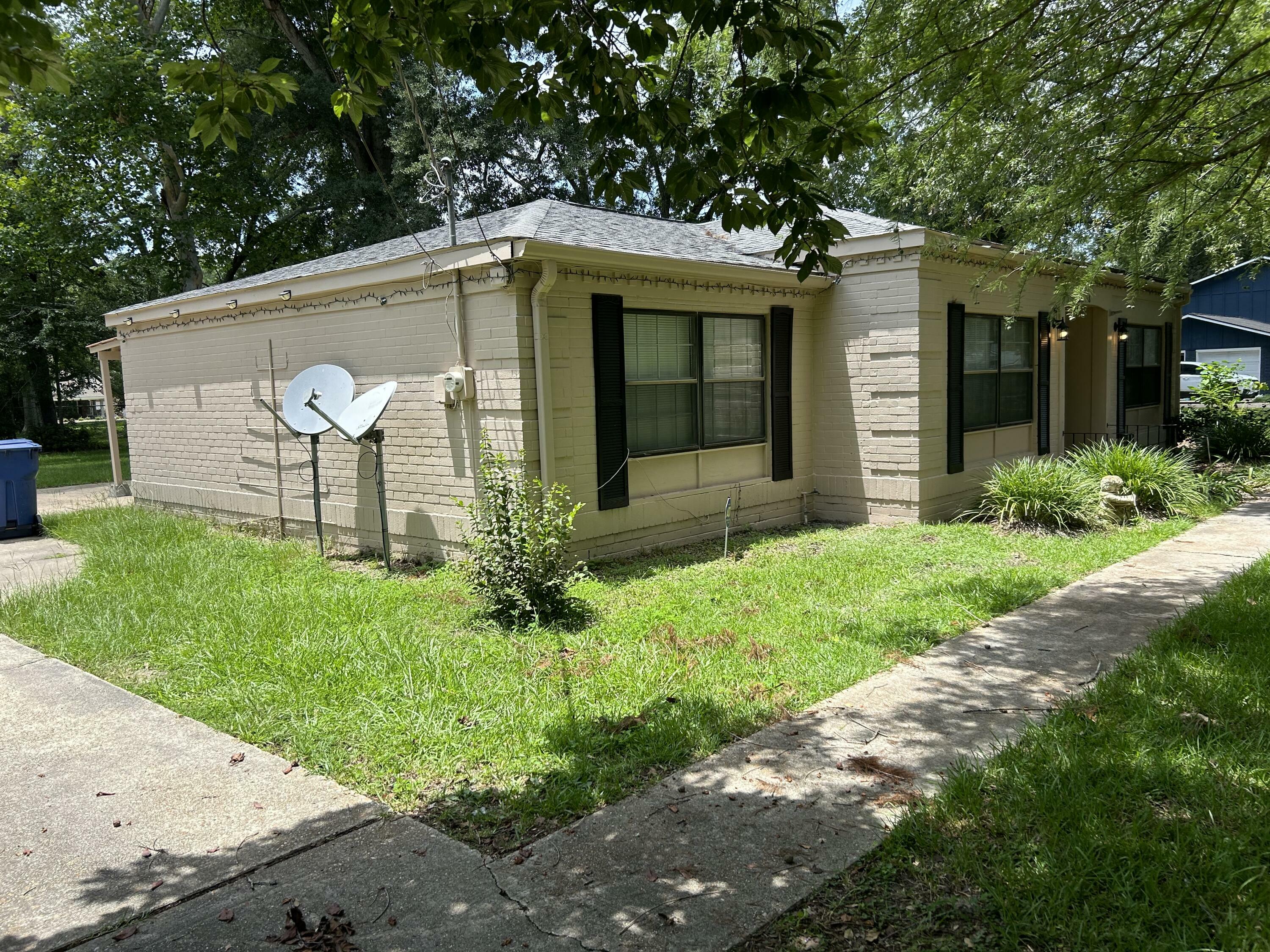 Property Photo:  218 Henderson St  LA 70634 