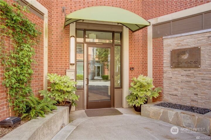 Property Photo:  413 NE 70th Street 312  WA 98115 