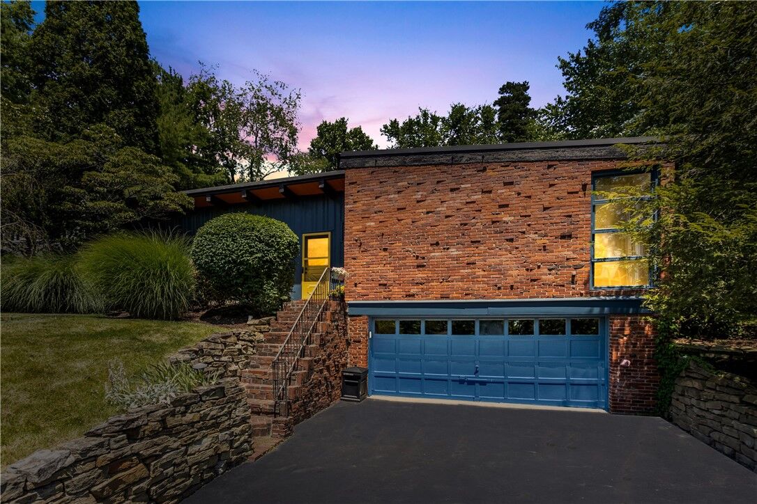 Property Photo: 1611 Upper Saint Clair Dr. PA 15241