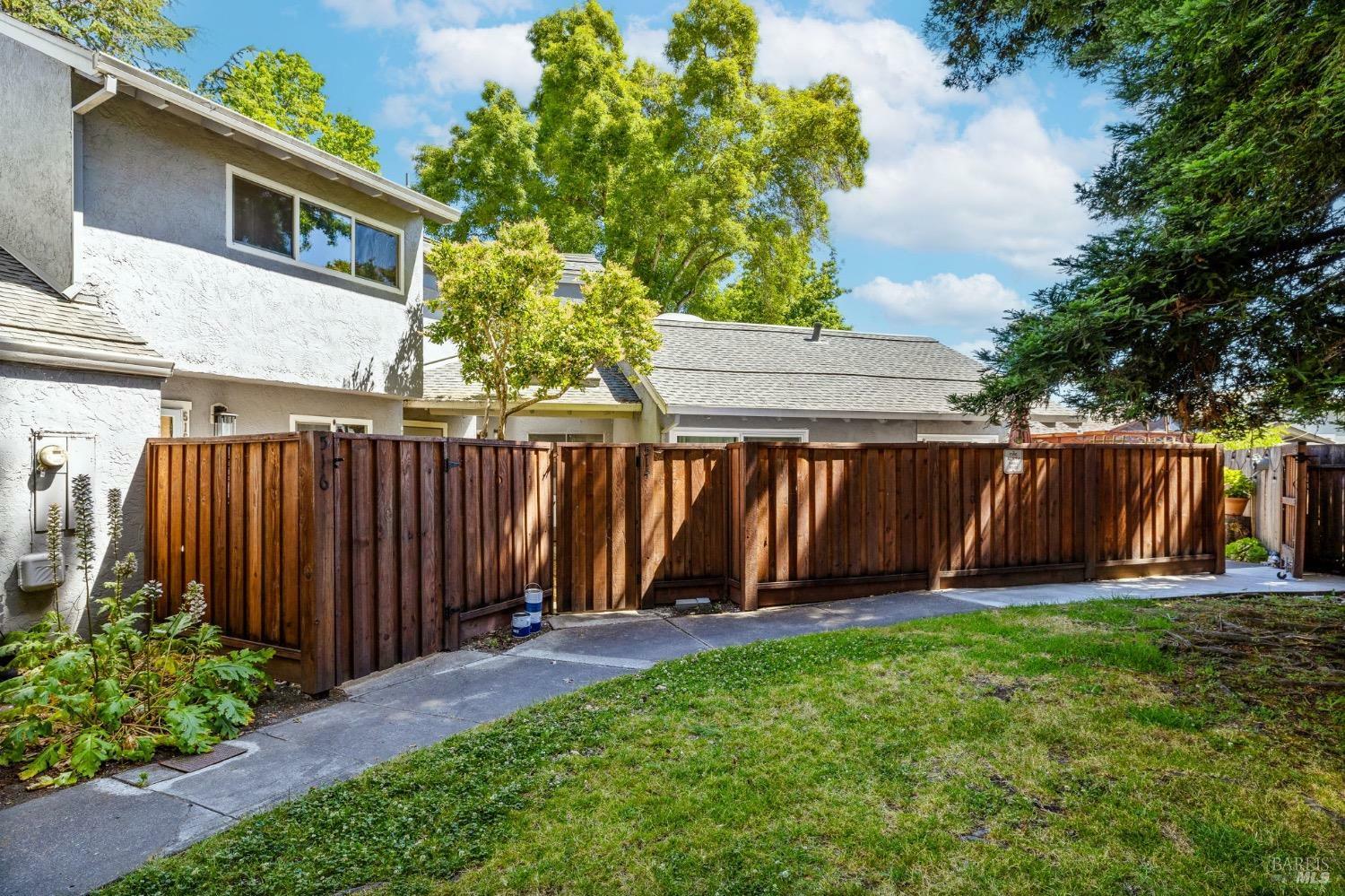 Property Photo:  516 Racquet Club Circle  CA 94928 