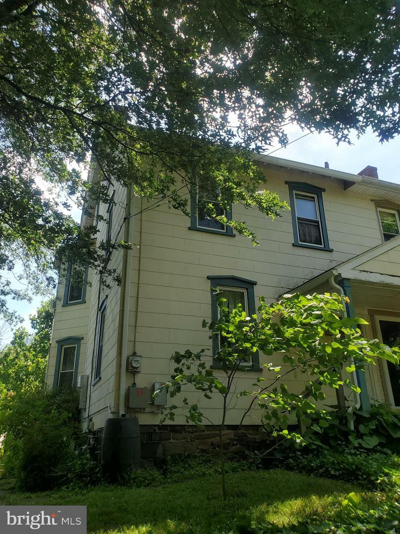 Property Photo:  442 Lawn Avenue  PA 18960 