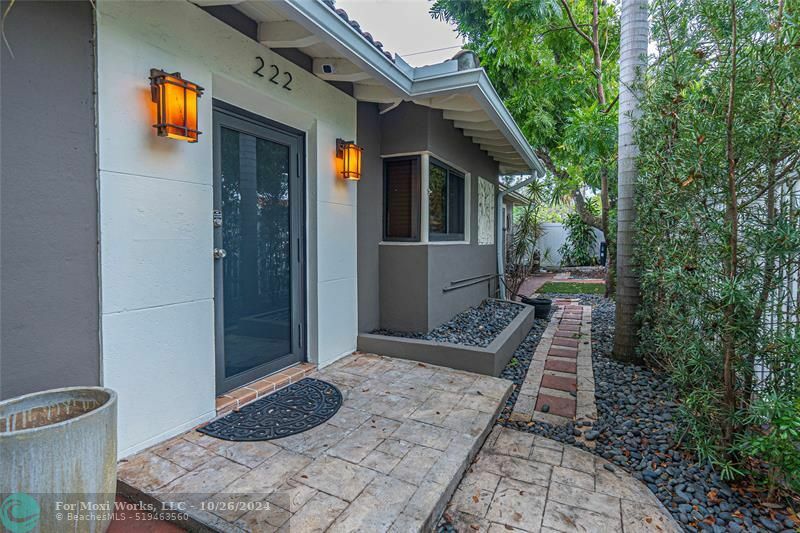 Property Photo:  222 SE 16th Ave  FL 33301 