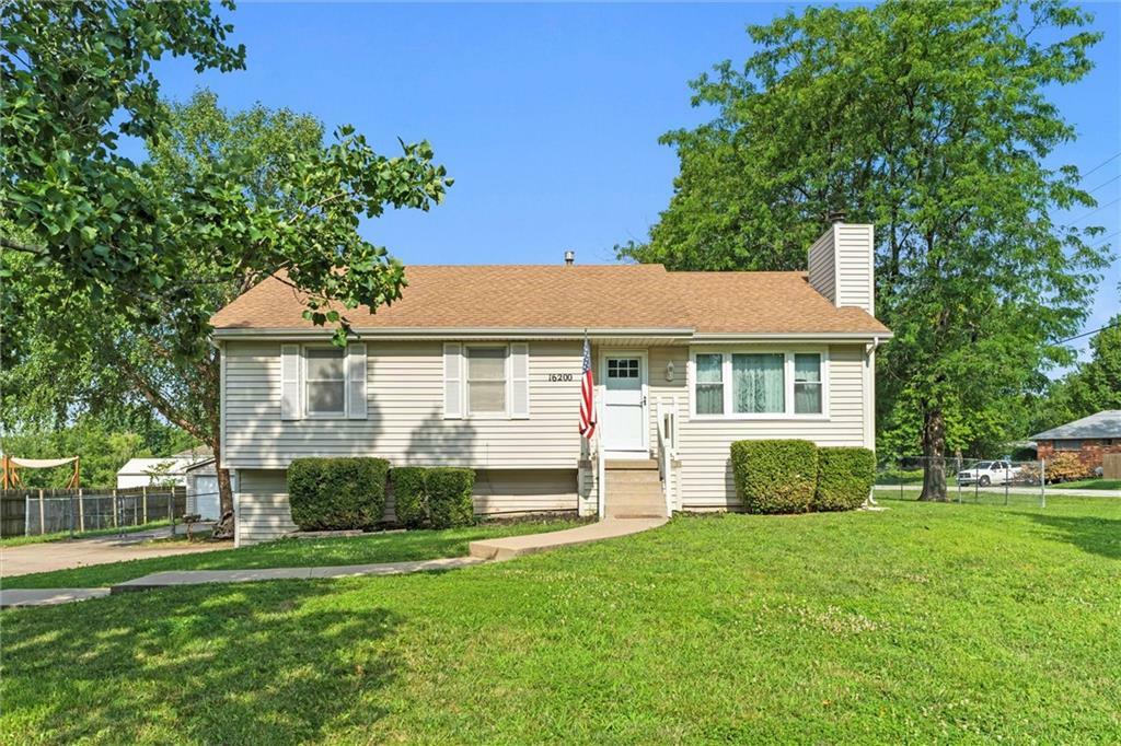 Property Photo: 16200 Richmond Avenue MO 64012